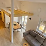 Bike Corner Apartment *